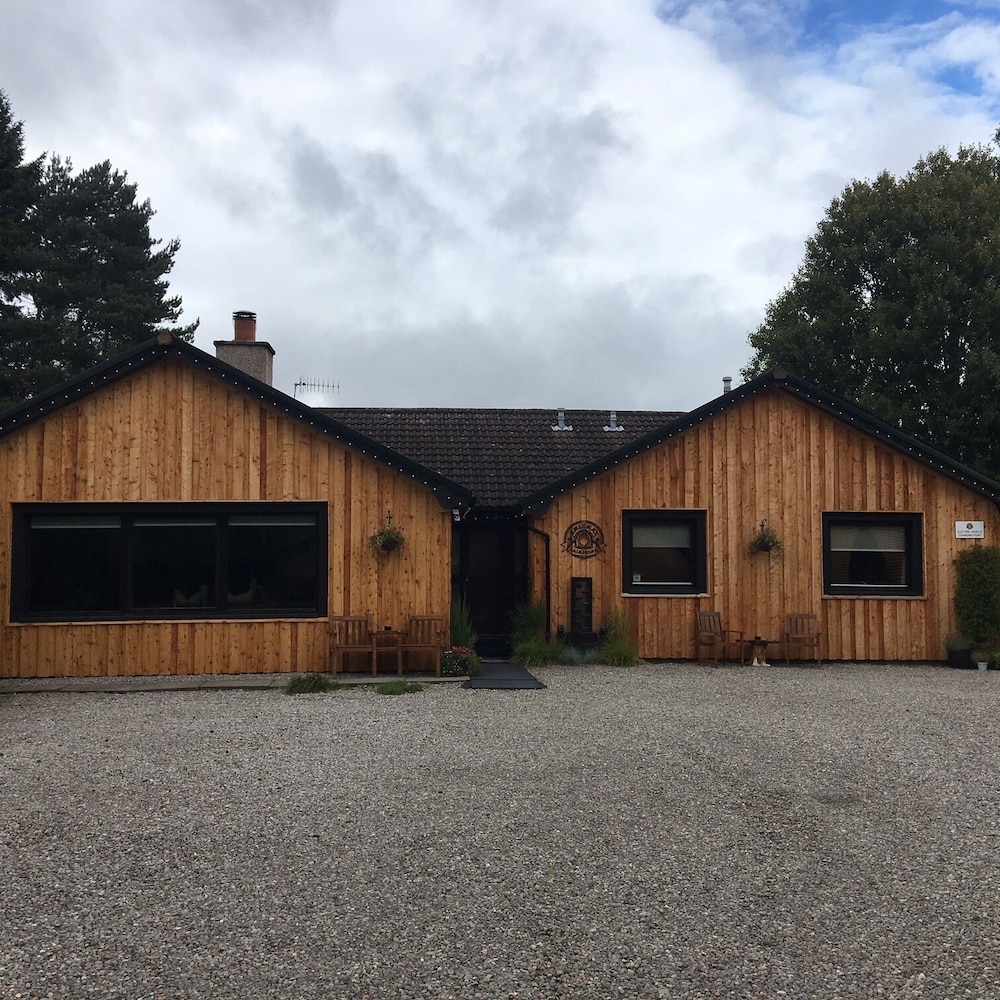 Eriskay Guest House and Aviemore Glamping