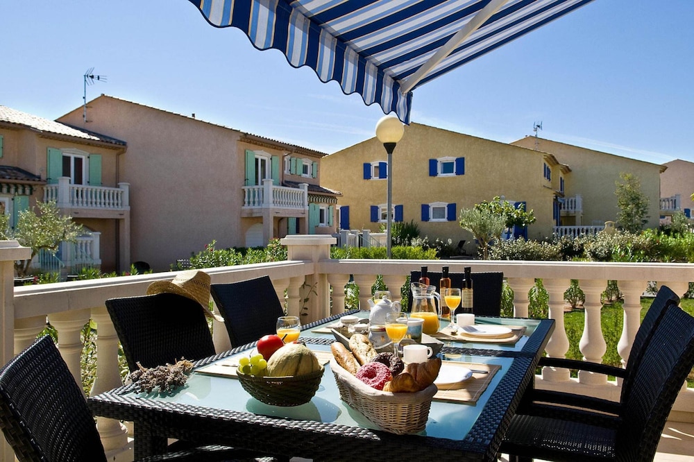 Terraced House in Vidauban With Water Slides