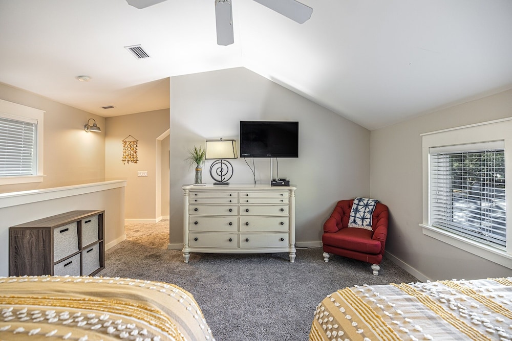 1364 Laurel Grove 3 Bedroom Home by RedAwning view 5
