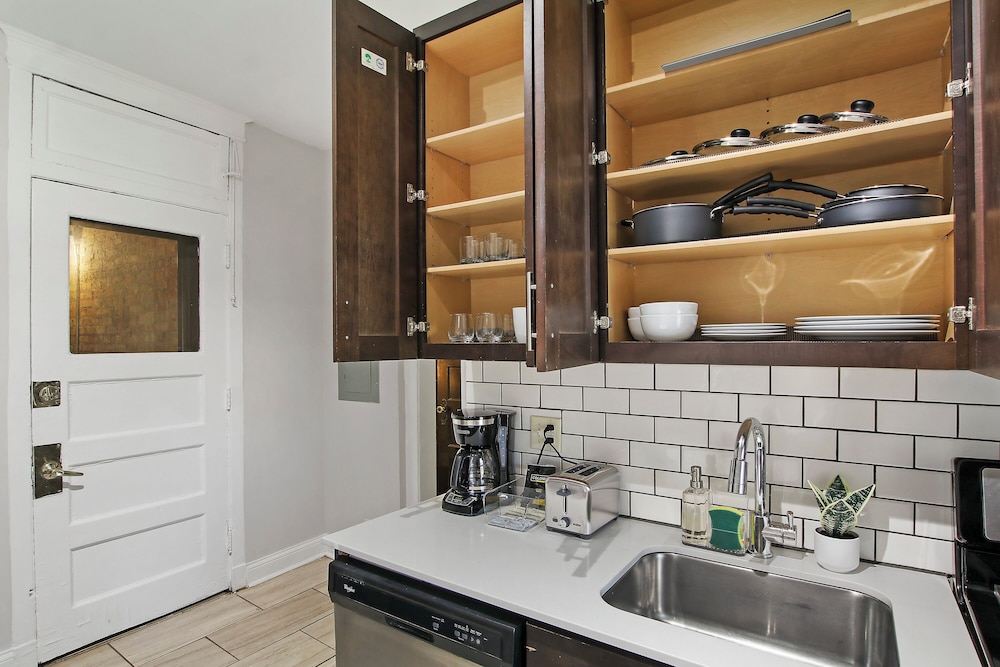 Bright 1BR - Woodlawn 1E