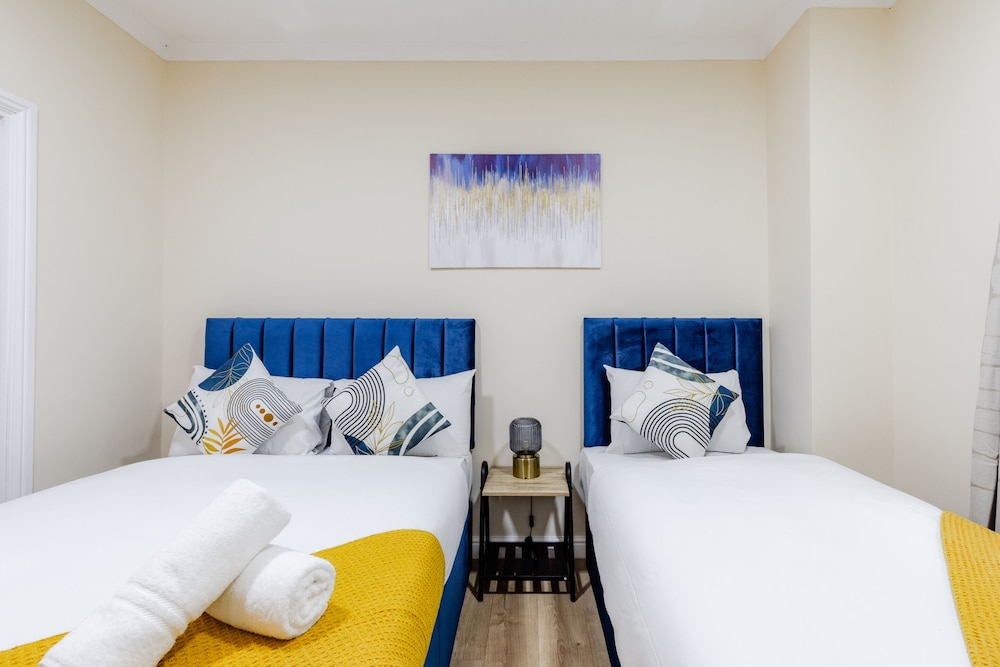 Comfy Apartments in Queensway