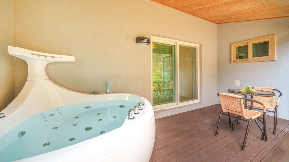 Gapyeong Sanchaek Glamping Pension