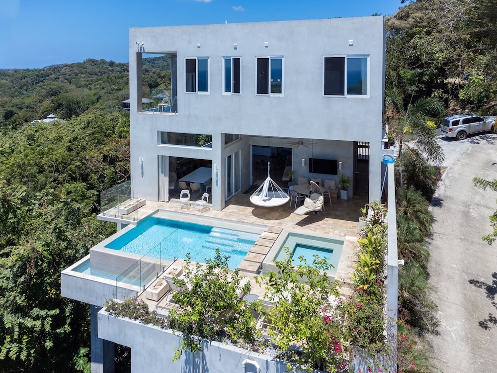 Todo Es Posible 4 Bedroom Home