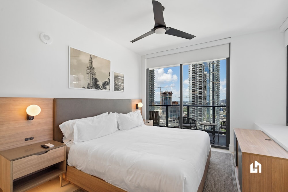 Stylish Apartments with Partial Ocean Views in Downtown