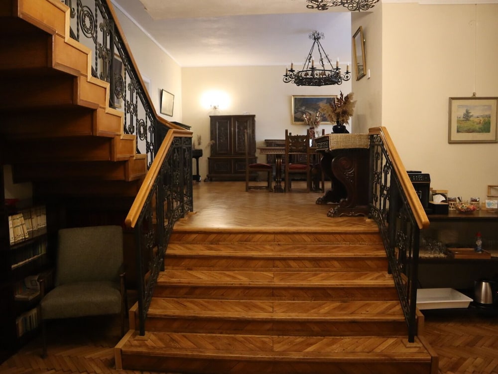 Kesletz House