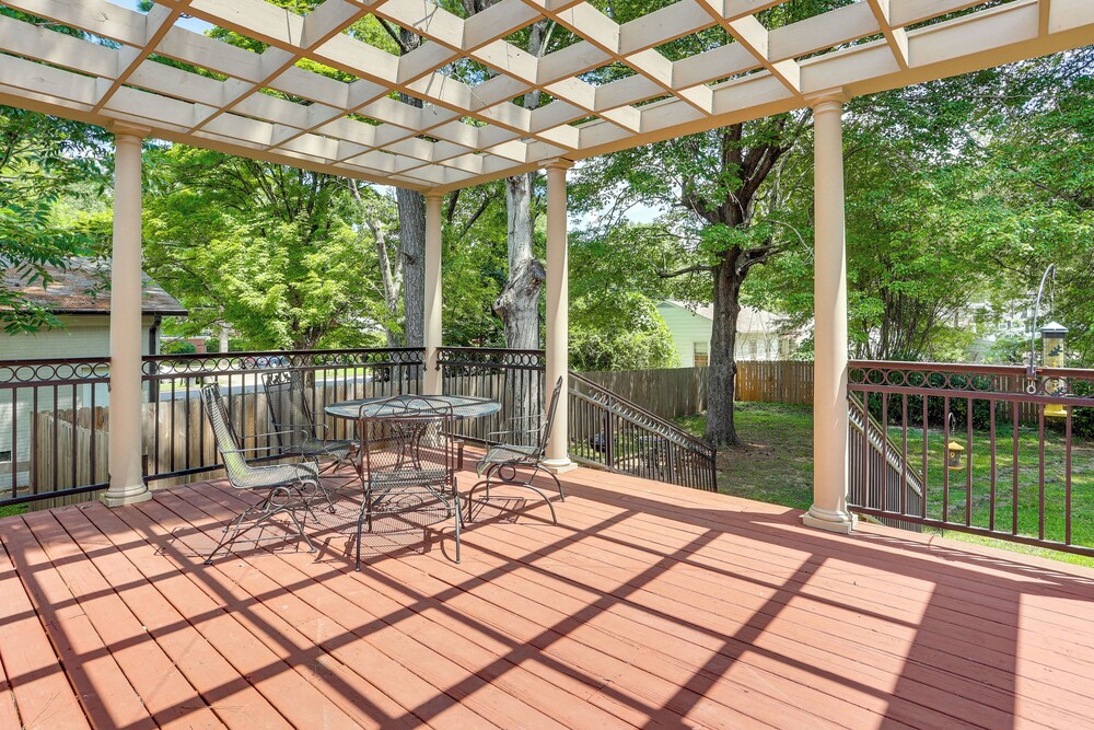 Walk to Dtwn & Freed-hardeman: Home w/ Fenced Yard