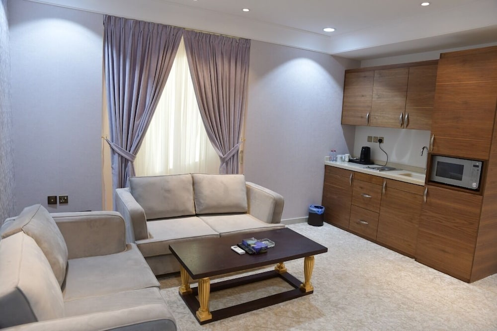 Crown City Hotel