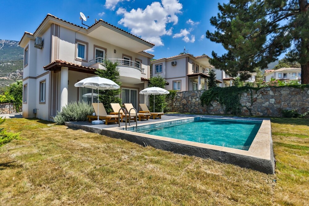Hanel Life Royal Villas Aqualettings view 5
