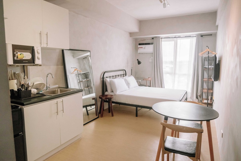 A Cozy Urban Home Away