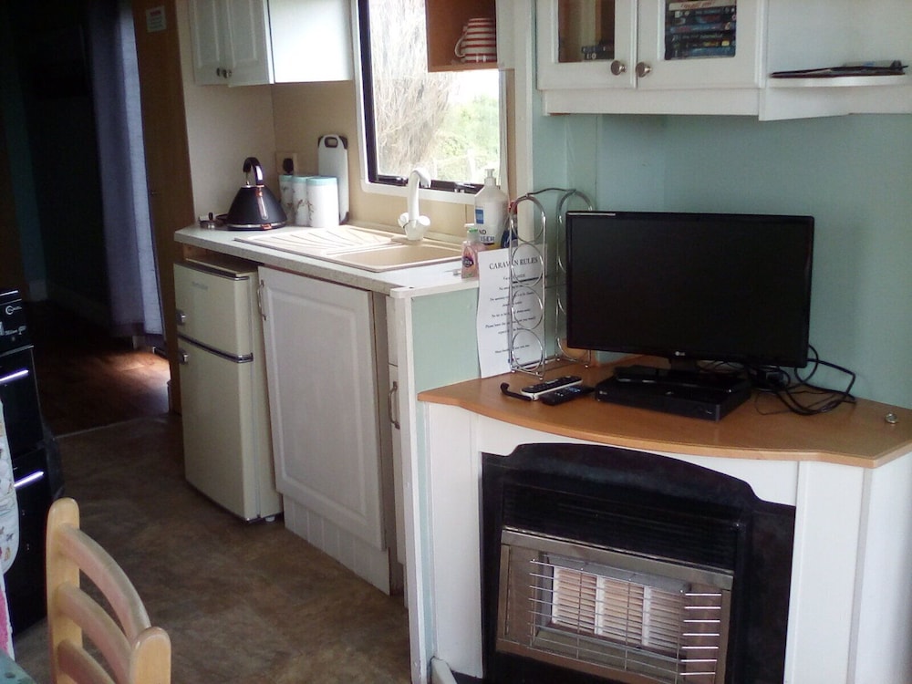 River Views Dog Friendly Caravan 3 Bedrooms view 2