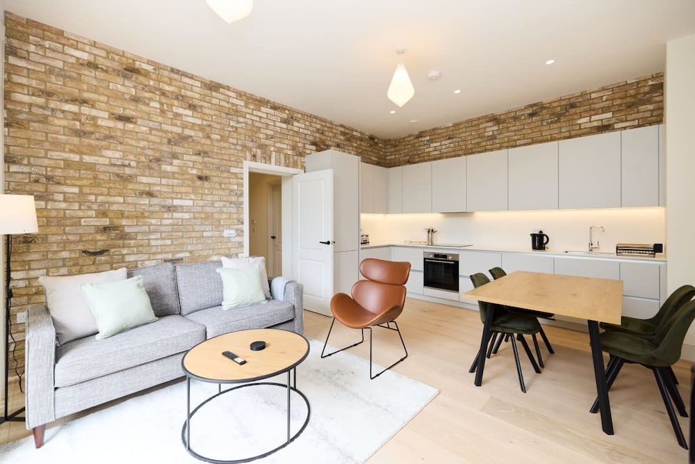 The East London Mile Place - Cosy 2bdr Flat With Balcony