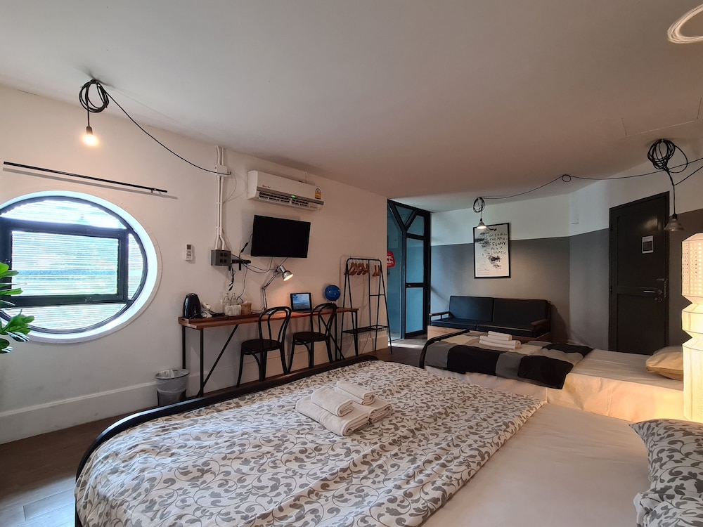 Hand Hotel