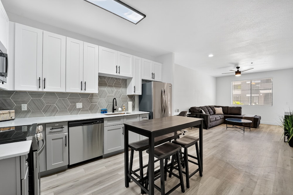 Chic 1br At Westgate Pool, Gym & Stadium Fun 1 Bedroom Apts