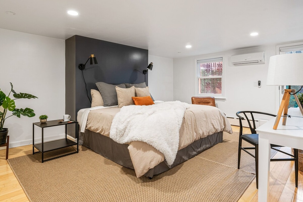 Adelphi I 3BR Ft Greene w Backyard Patio Porch
