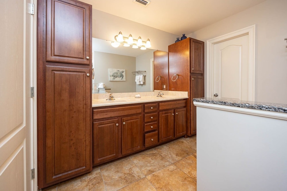 The Oasis 1712 Formerly Phoenix West Ii 1712 4 Bedroom Condo