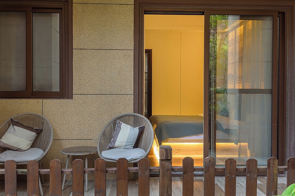 Room-heinemann Hotel Courtyard or Terrac