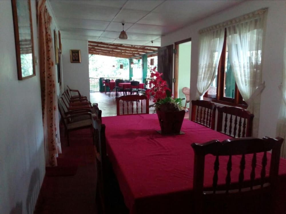 Lizzie Villa Guest House
