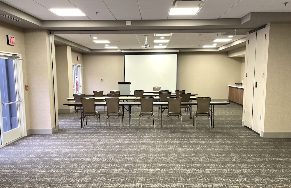 Crowne Plaza Nashville Airport by IHG 2