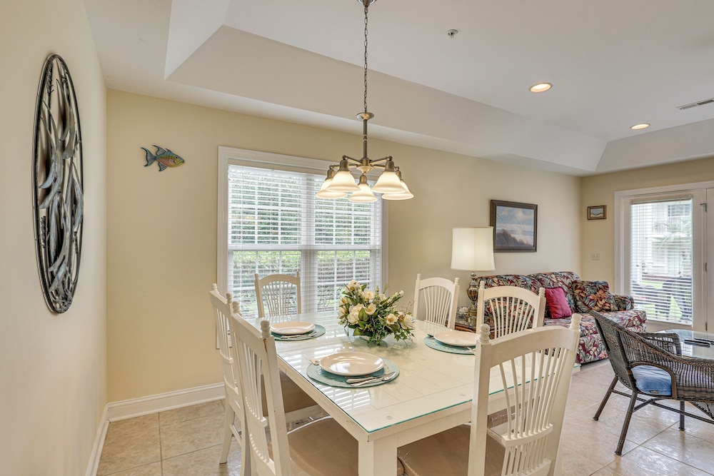 4 Mi to Sunset Beach: Resort-style Family Condo