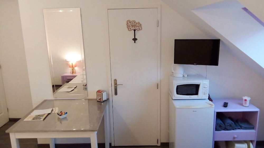 Le Relais de Jeanne en Orbigny — hotel room