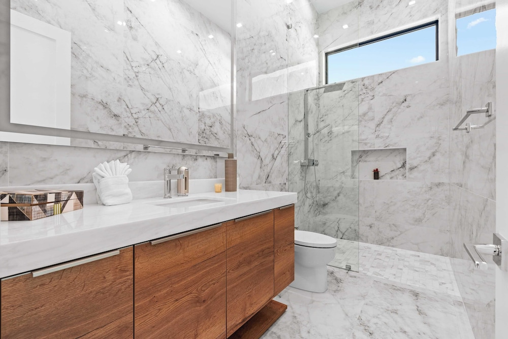Fine Luxe Retreat w/ Pool & Hot Tub Bravo Villa #15 by Avantstay