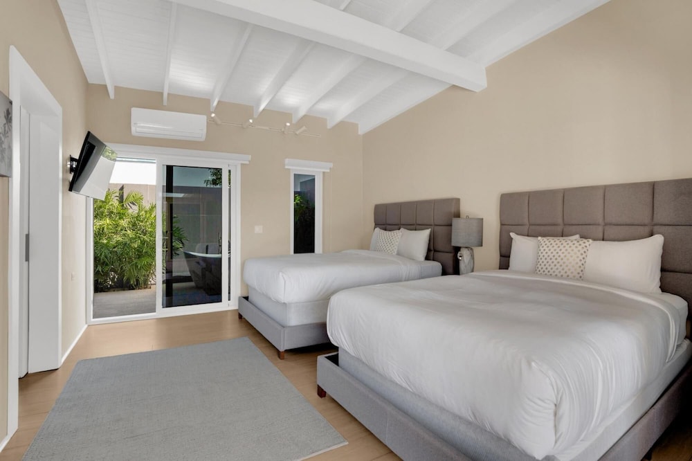 Villa Blue Topaz - Oasis With Pool Hot tub Sauna