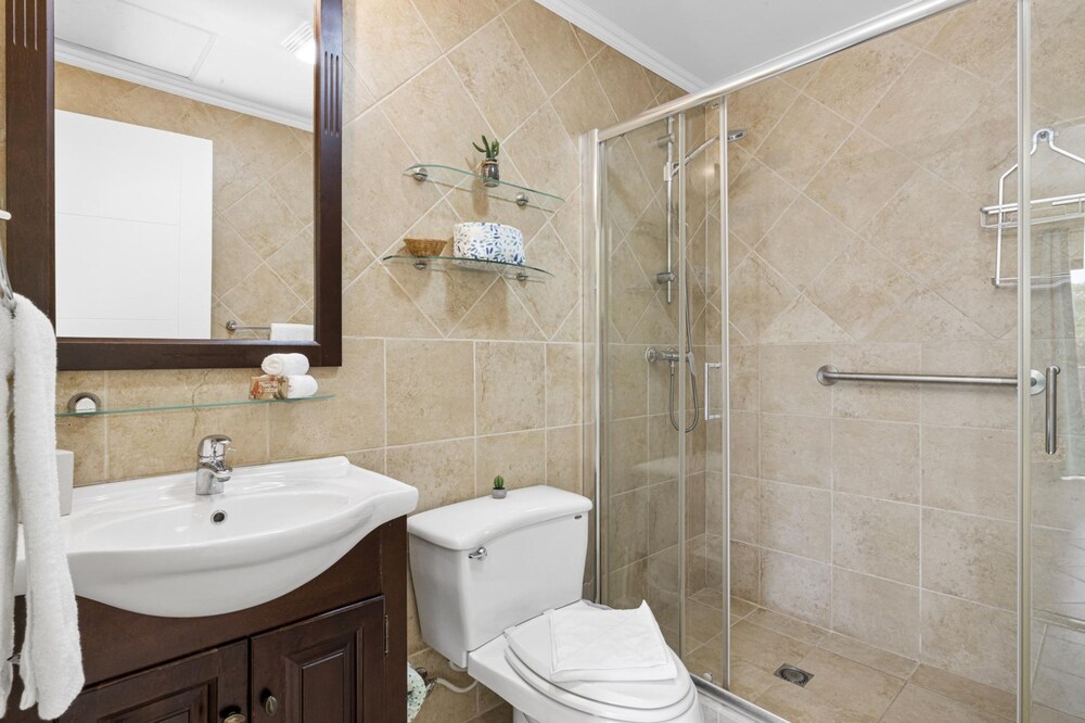 2br3ba Townhome Gold Coast Pool Tennis Gym