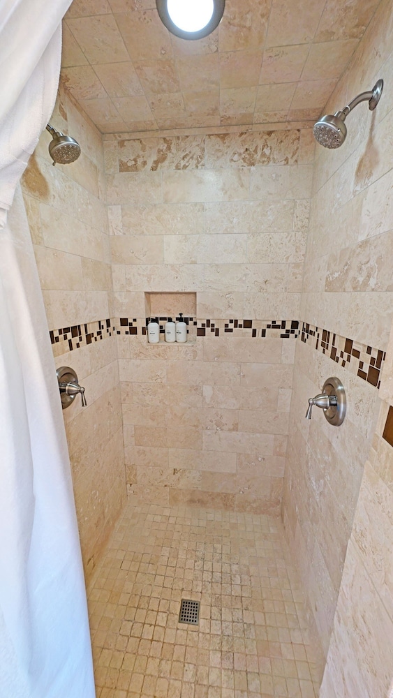 Whistling Swan 8 4 Bedroom Home
