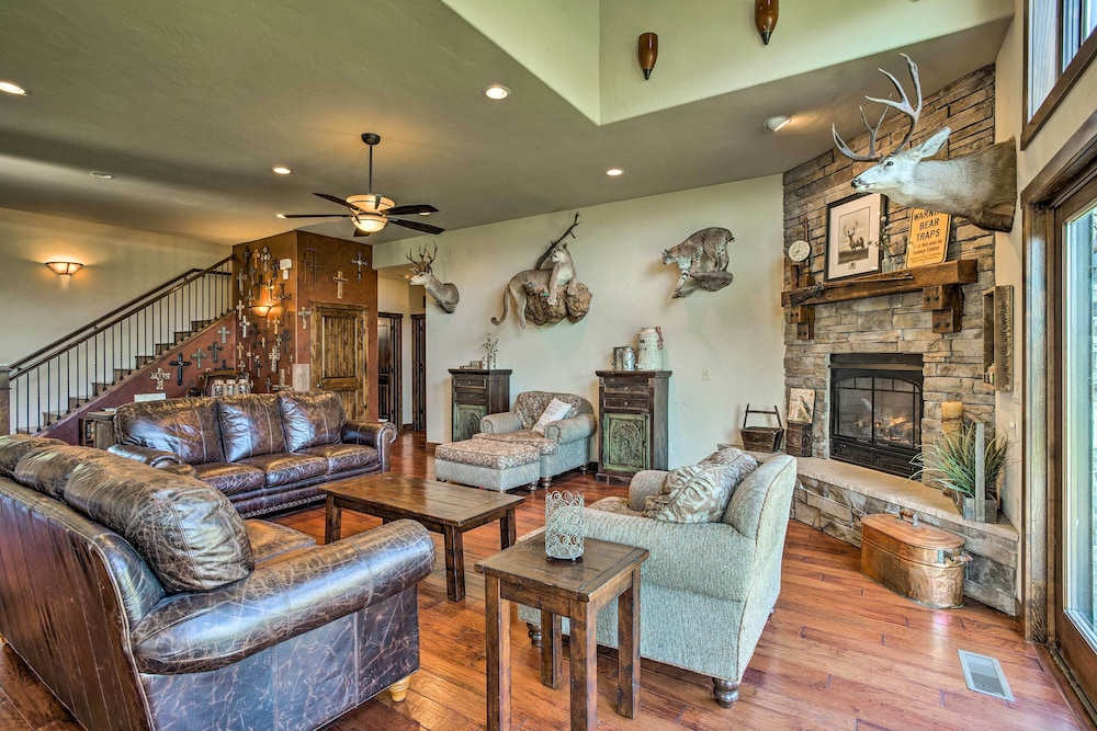 Luxury Waterfront Parachute House w/ Fire Pit!