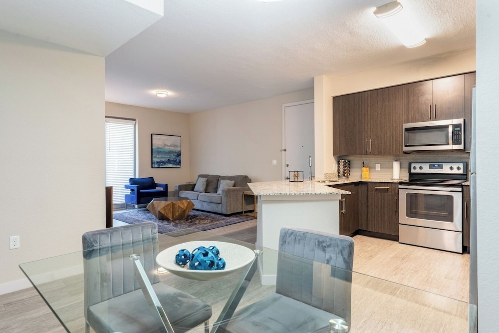 Daytona 3BR Getaway Pool, Gym, Pet Friendly