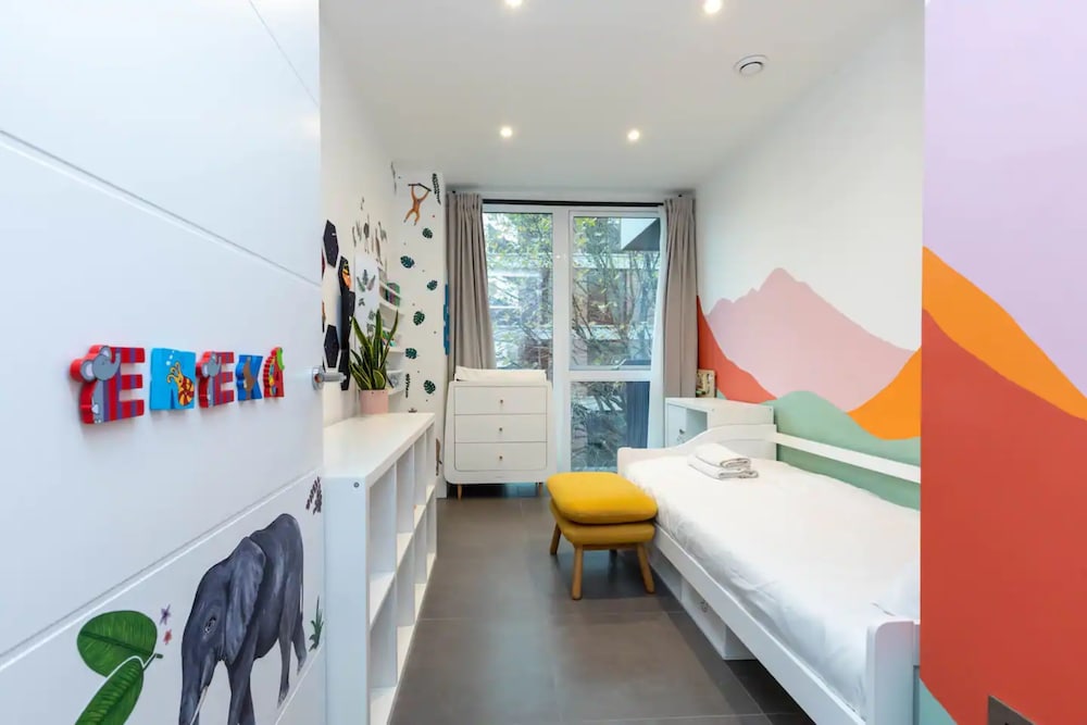Modern Family Friendly 2 Bedroom Flat in Hackney Wick