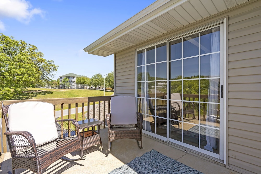 Escape to the Pond View Oasis - Resort Amenities view 4
