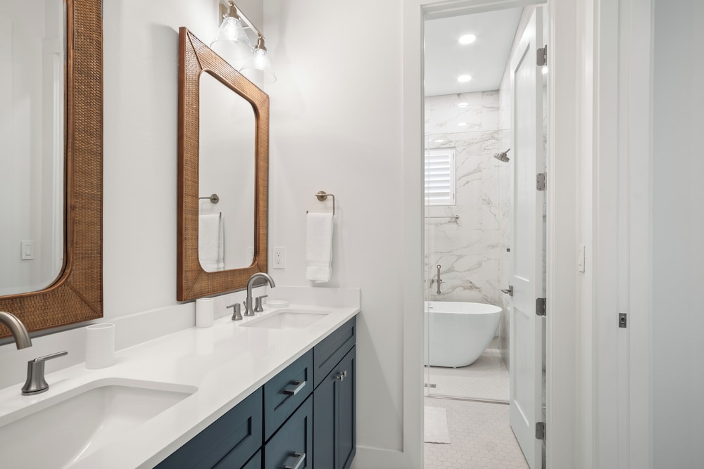 Serenity Shore 305 SOU