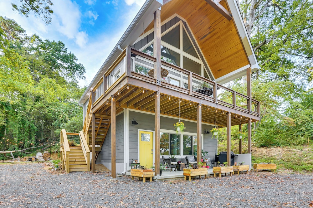 6 Mi to Downtown: Apartment in Chattanooga!