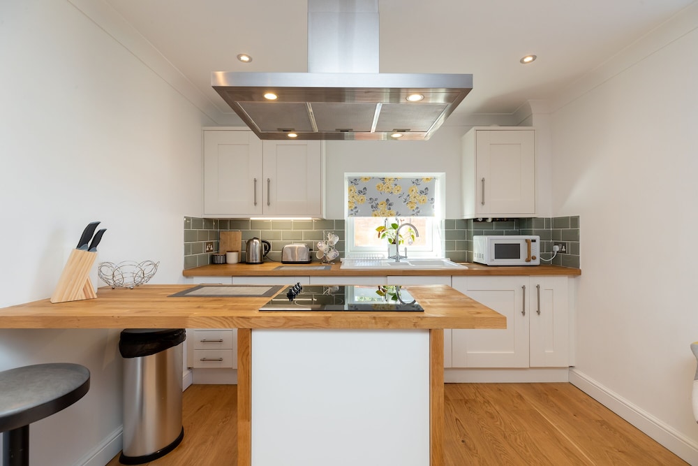 Inviting 1-bed Apartment in Banbury view 2