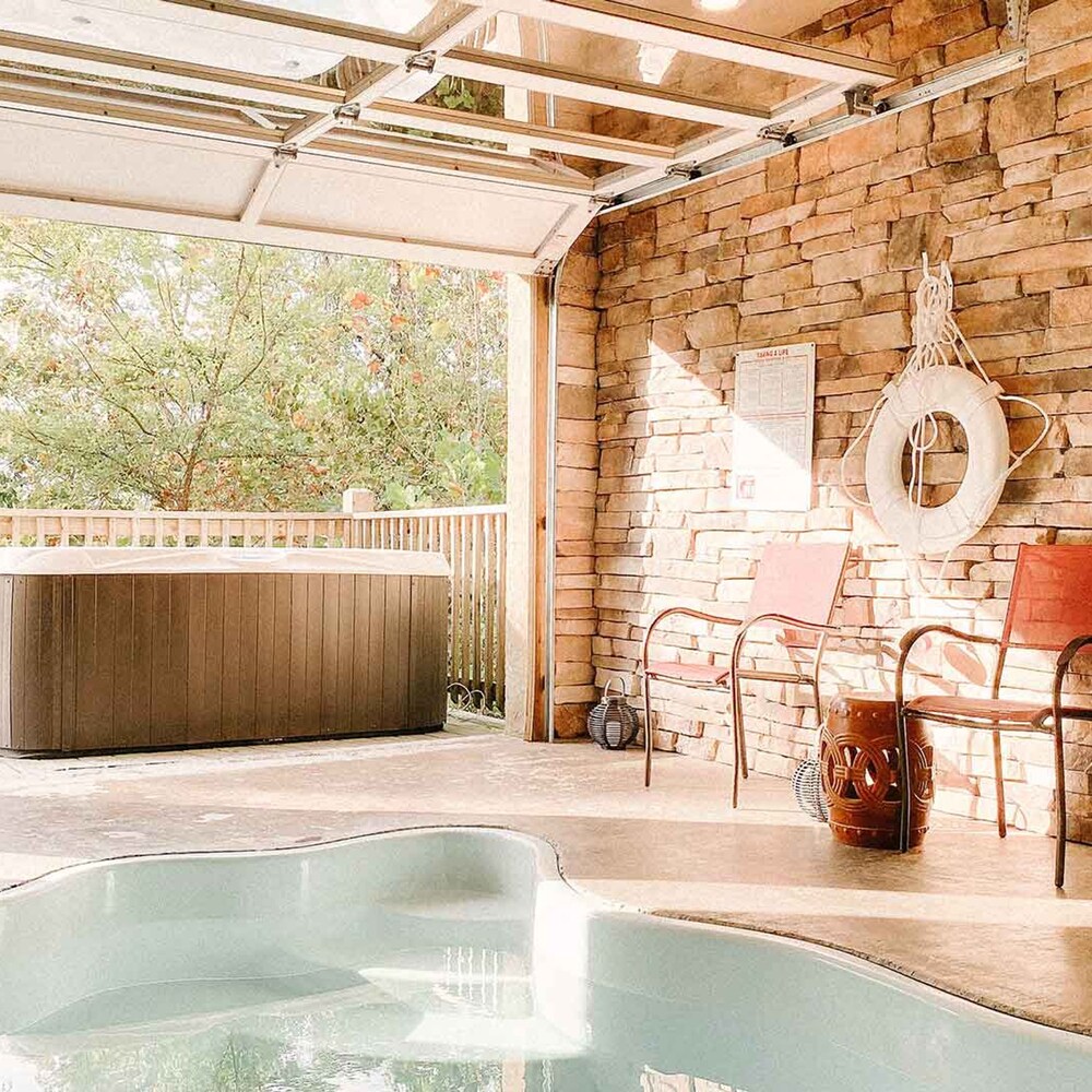 Comfy Retreat w Private Pool Hot Tub Game Room view 2