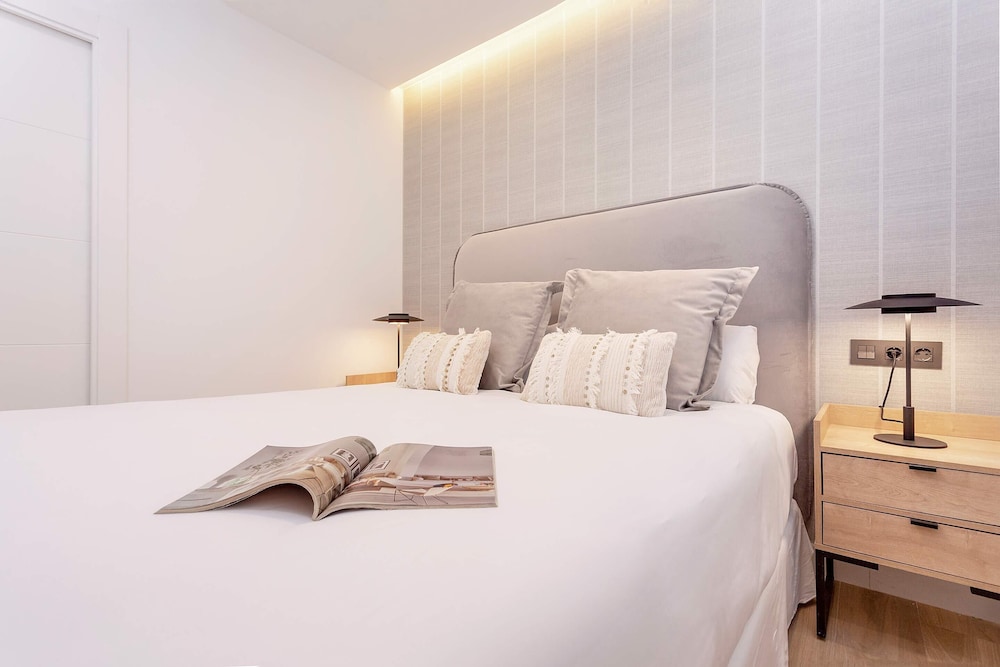 Exclusive Apartment in Granada Center. Alhondiga II