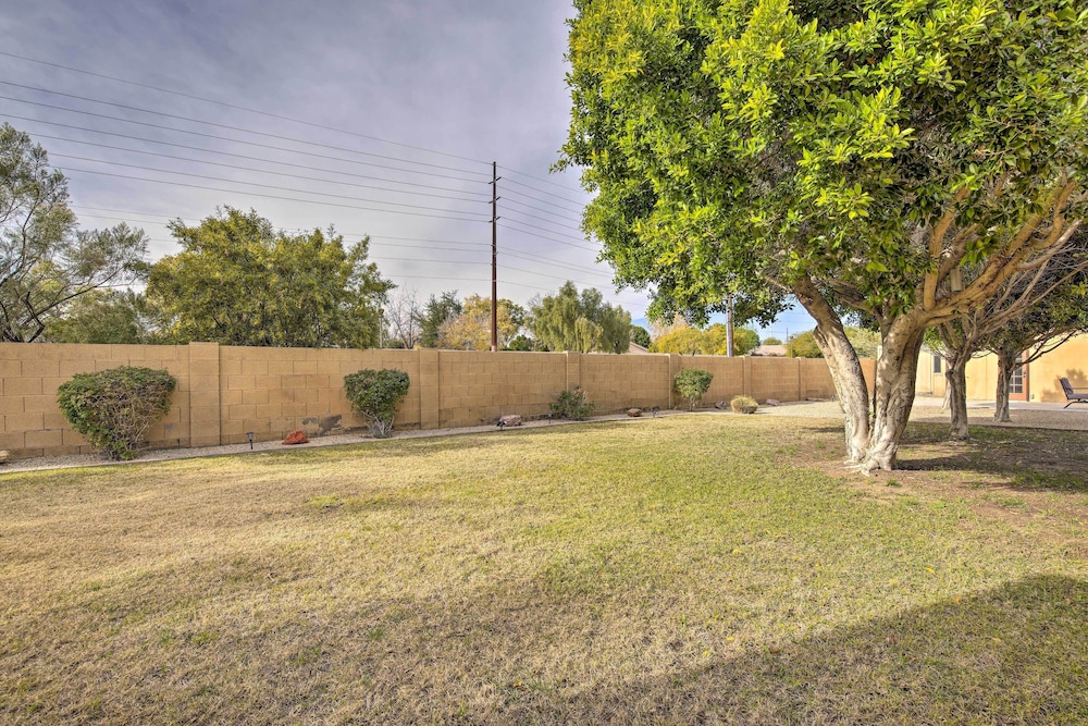 11 Mi to Phoenix: Tempe Escape w/ Patio & Bar! view 4