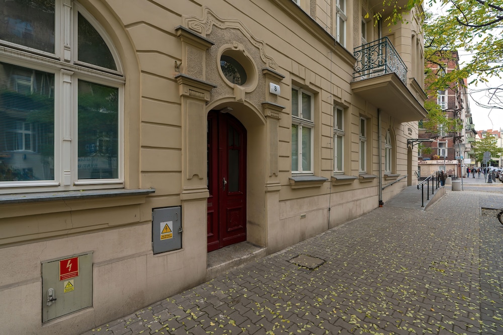 Studio Gasiorowskich8 by Renters view 3