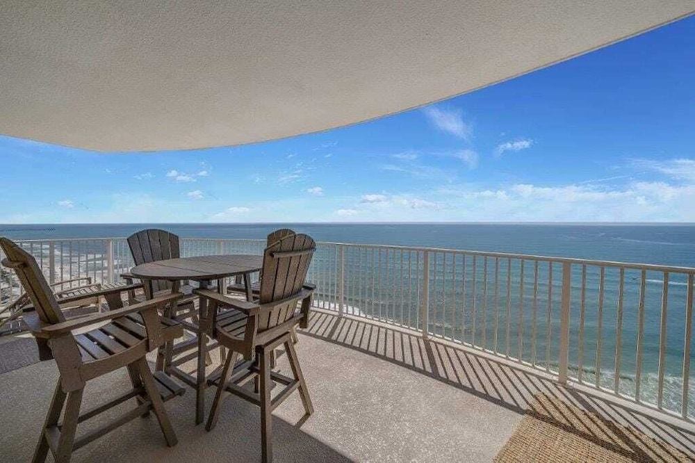 Coastal Hippy Chic by Avantstay Oceanfront, 2 Pools, Beach Chairs Incl