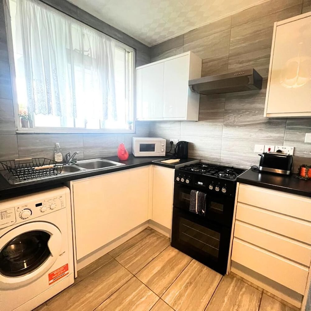 Central London Modern Apartment With 3 Bedrooms