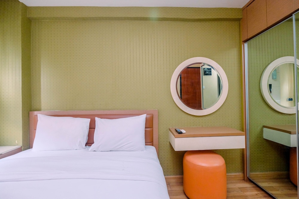 Homey and Comfy 2BR Apartment @ Kebagusan City view 4