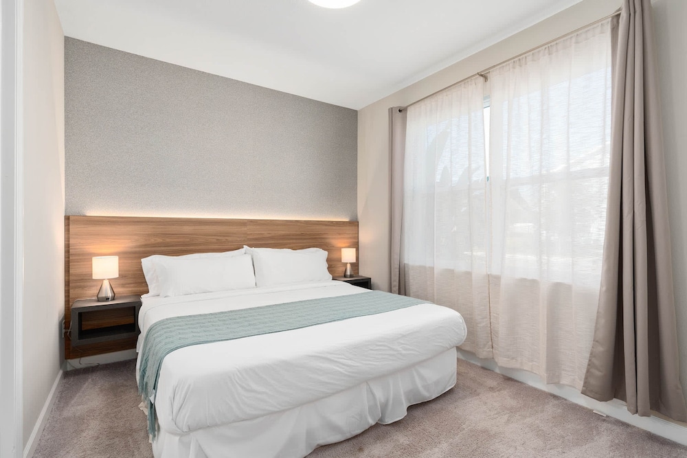 Super Close- Disney s Parks w Theme Rooms Pool