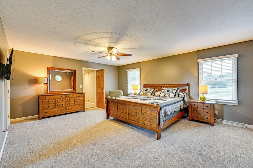 Rural & Private Dover Retreat: Close to Wineries!