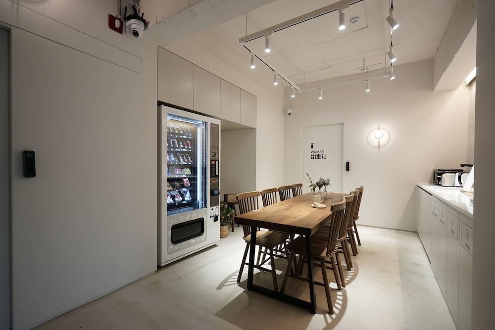 D.A.L Premium Capsule Hotel