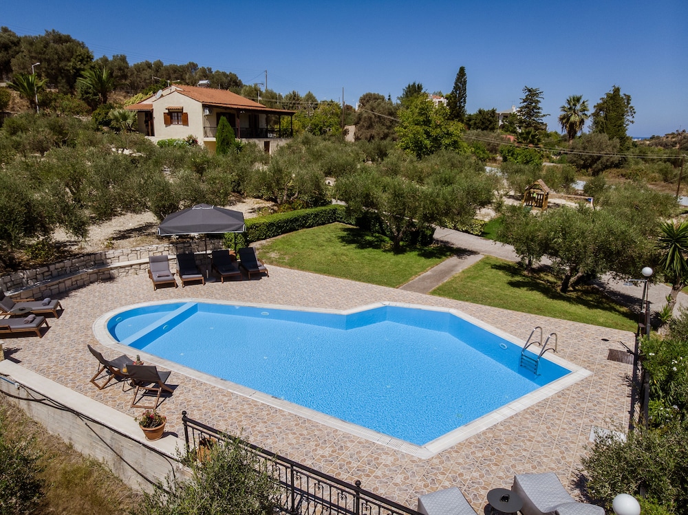 Villas Lefkothea