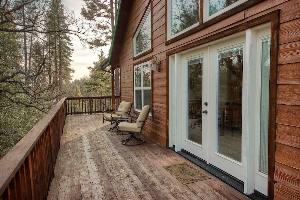 Red Tail Retreat in Mariposa