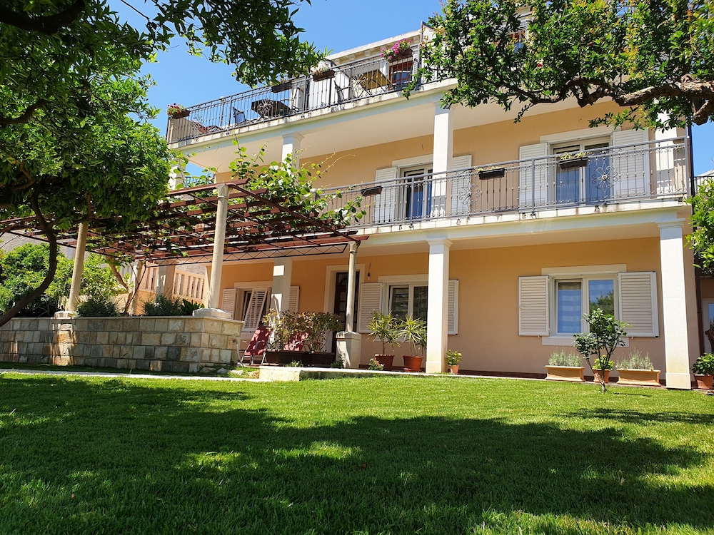 Green Park Apartments