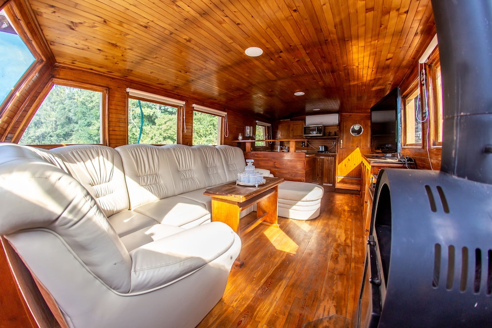 Prague Bay Houseboats