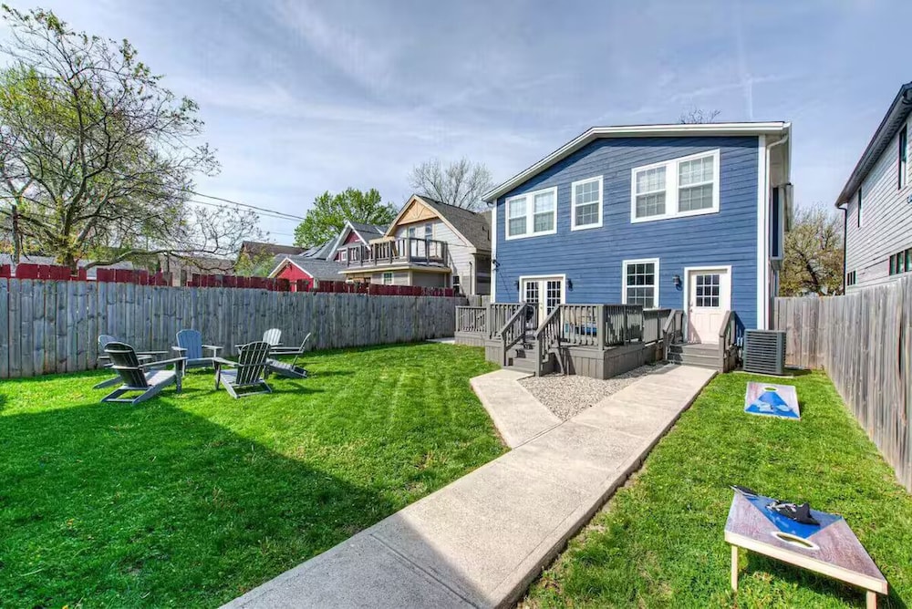 Spacious Home for Groups with Hot Tub in Indy